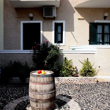 Anemomilos Perissa (Santorini)