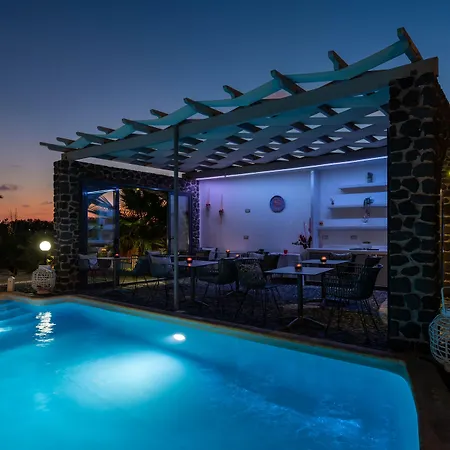 Anemomilos Apart-hotel Perissa (Santorini)