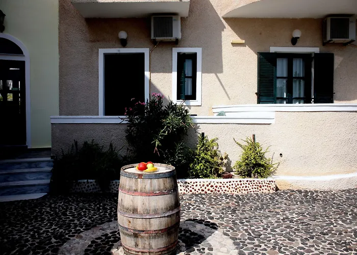 Anemomilos Perissa (Santorini)