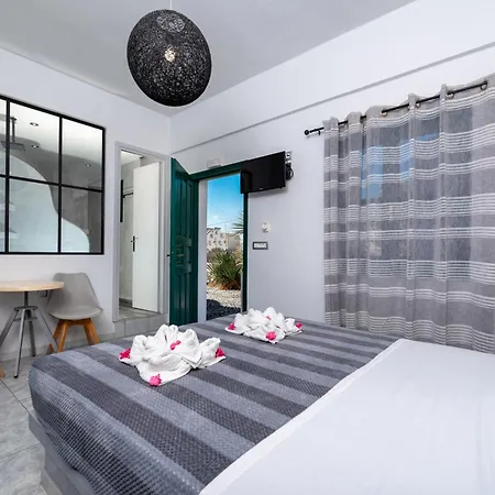 Anemomilos Perissa (Santorini)