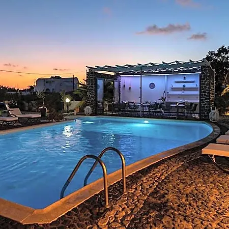 Anemomilos Aparthotel Perissa (Santorini)