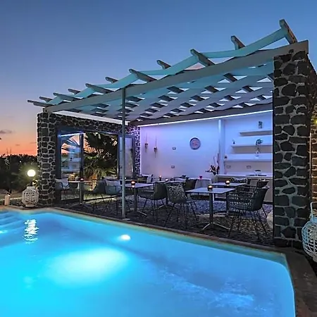 Aparthotel Anemomilos Perissa (Santorini)
