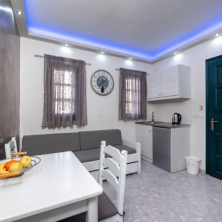 Anemomilos Lejlighedshotel Perissa (Santorini)