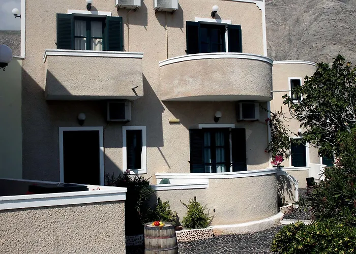 Anemomilos Aparthotel Perissa (Santorini)