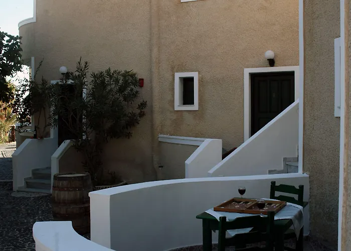 Anemomilos Aparthotel Perissa (Santorini)