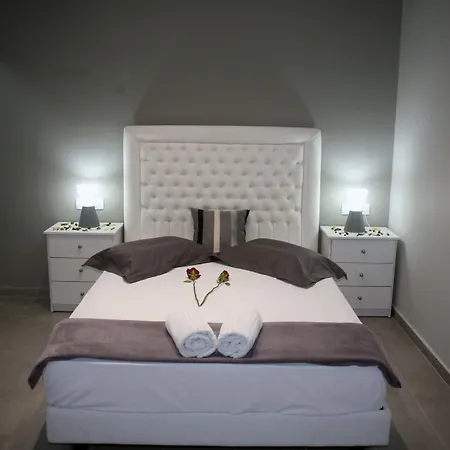 Anemomilos Perissa (Santorini)