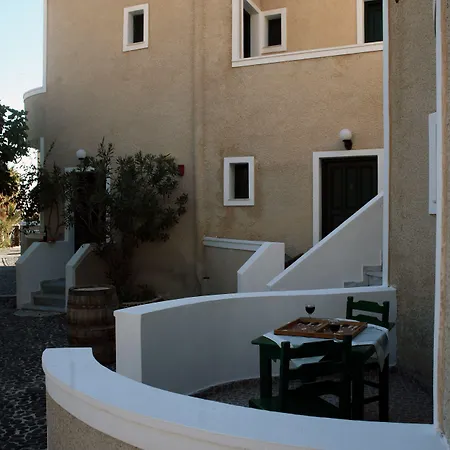 Anemomilos Aparthotel Perissa (Santorini)