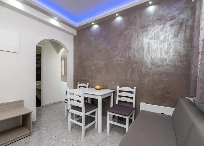 Anemomilos Περίσσα