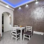 Anemomilos Περίσσα